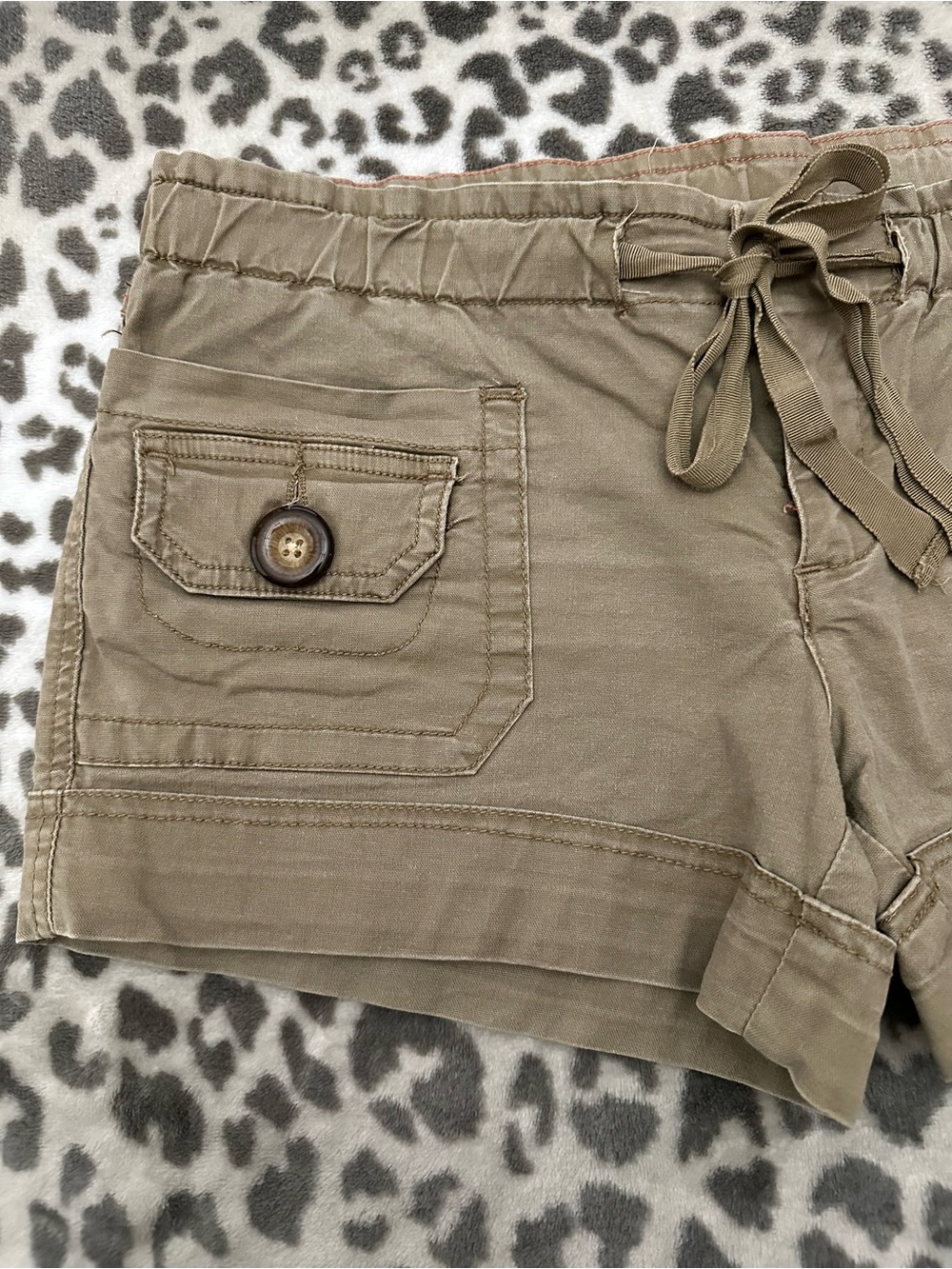 Y2K American Eagle Low Rise Utility Cargo Shorts in Green Size 2 Women’s - Picture 5 of 17